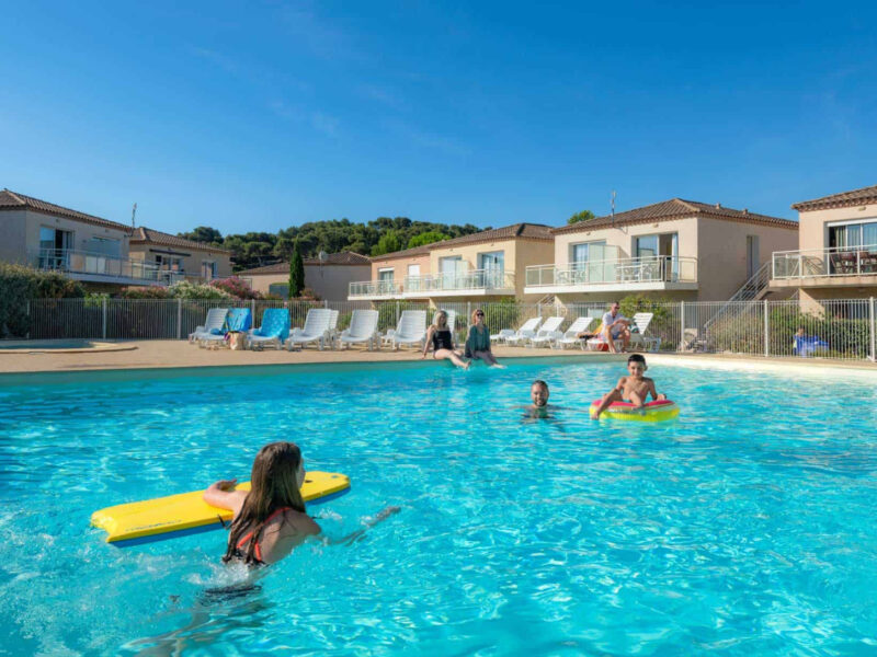 Appartement RdC 4 pers climatisé, piscine, parking